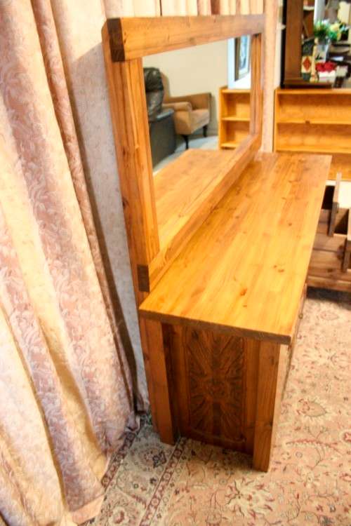**RS17** A stunning large 3-drawer dressing table w/ carved detail and pull out stool on castors