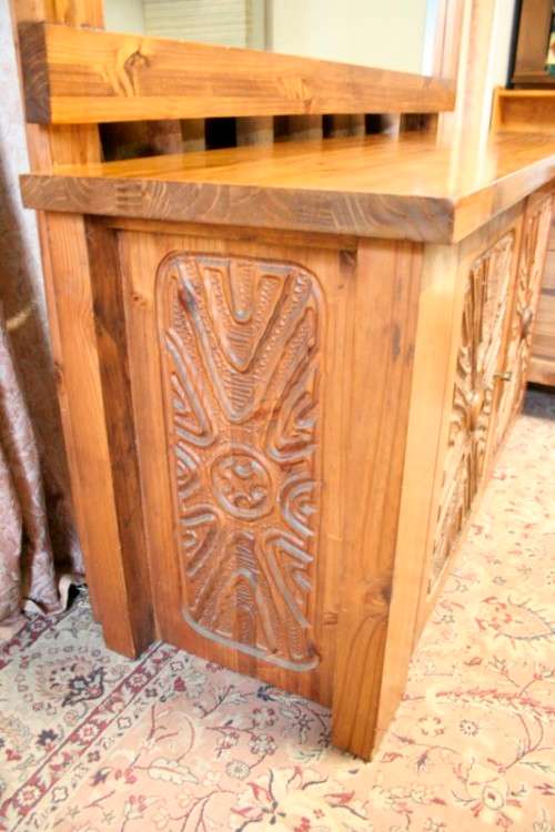 **RS17** A stunning large 3-drawer dressing table w/ carved detail and pull out stool on castors