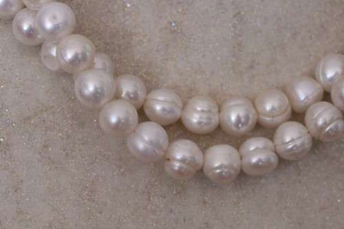 Beautiful double-strand genuine cultured white baroque pearl ladies necklace w/ larger white pearls