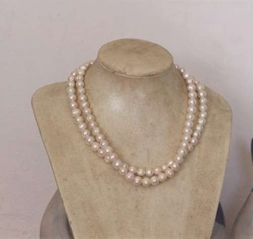 Beautiful double-strand genuine cultured white baroque pearl ladies necklace w/ larger white pearls