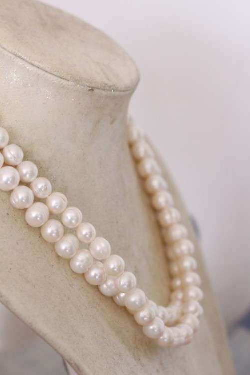 Beautiful double-strand genuine cultured white baroque pearl ladies necklace w/ larger white pearls