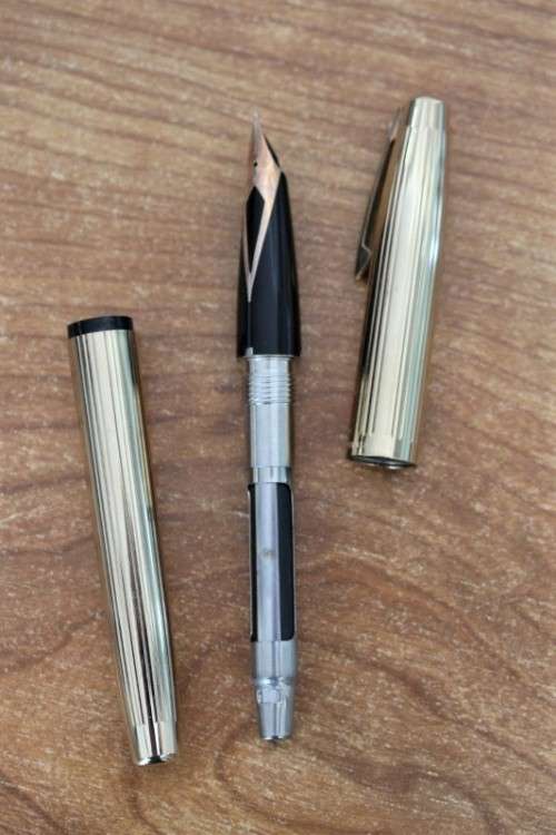 **RS17** Superb Sheaffer Imperial 777 gold plated fountain pen w/ 14ct gold nib in its original box