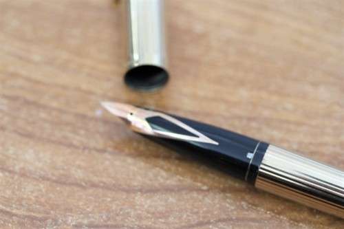 **RS17** Superb Sheaffer Imperial 777 gold plated fountain pen w/ 14ct gold nib in its original box