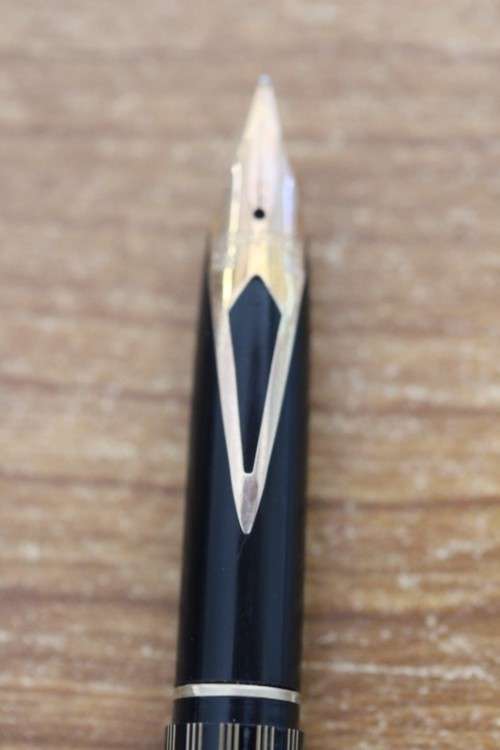 **RS17** Boxed Sheaffer Targa 675 Regency Stripe gold plated fountain pen & ballpoint pen set