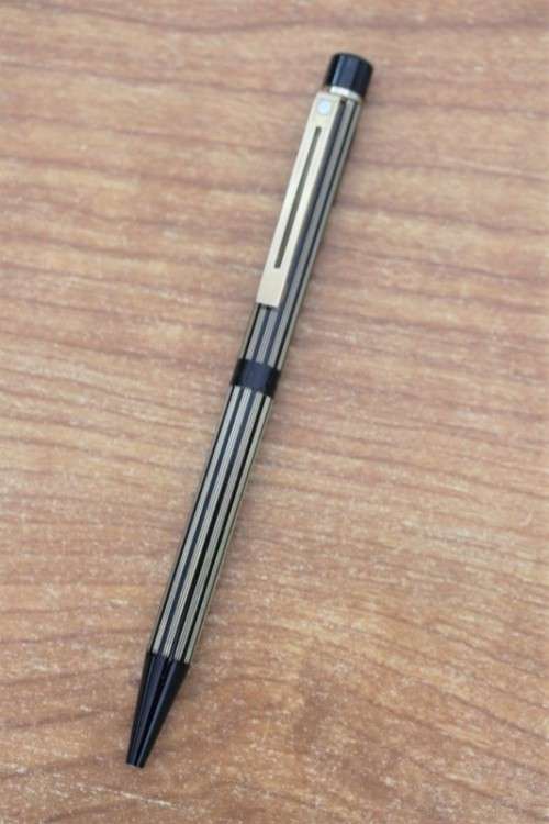 **RS17** Boxed Sheaffer Targa 675 Regency Stripe gold plated fountain pen & ballpoint pen set