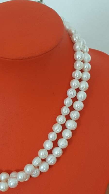 Beautiful double-strand genuine cultured white baroque pearl ladies necklace w/ larger white pearls
