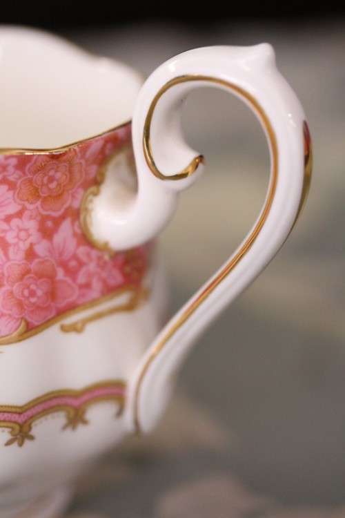 A gorgeous Royal Albert fine bone china milk jug/ creamer in the very pretty "Lady Carlyle"  pattern