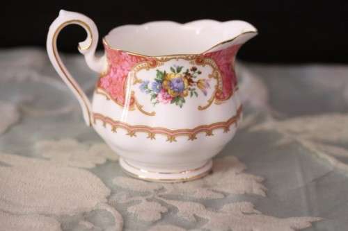 A gorgeous Royal Albert fine bone china milk jug/ creamer in the very pretty "Lady Carlyle"  pattern