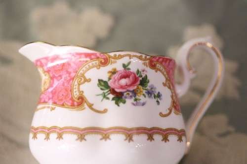 A gorgeous Royal Albert fine bone china milk jug/ creamer in the very pretty "Lady Carlyle"  pattern