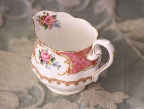 A gorgeous Royal Albert fine bone china milk jug/ creamer in the very pretty "Lady Carlyle"  pattern