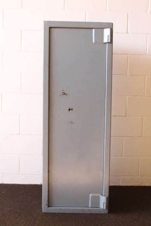 A larger, solidly made (1.46m tall) 8-rifle safe with four hand-gun and ammunition shelves