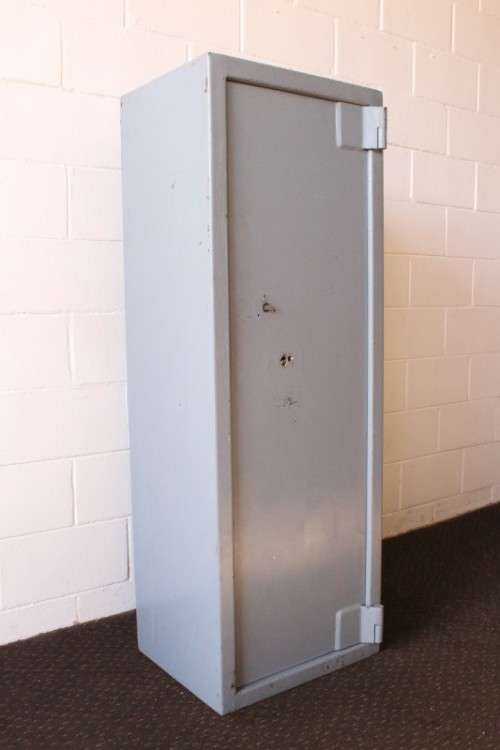 A larger, solidly made (1.46m tall) 8-rifle safe with four hand-gun and ammunition shelves