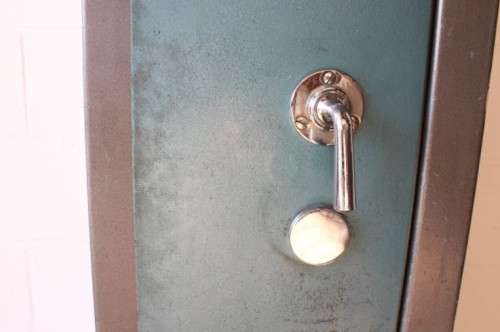 A solidly made (1.55m tall) National Safe Co 8-rifle safe with hand-gun & ammunition shelves