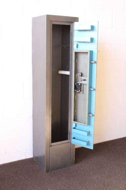 A solidly made (1.55m tall) National Safe Co 8-rifle safe with hand-gun & ammunition shelves