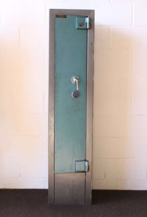 A solidly made (1.55m tall) National Safe Co 8-rifle safe with hand-gun & ammunition shelves