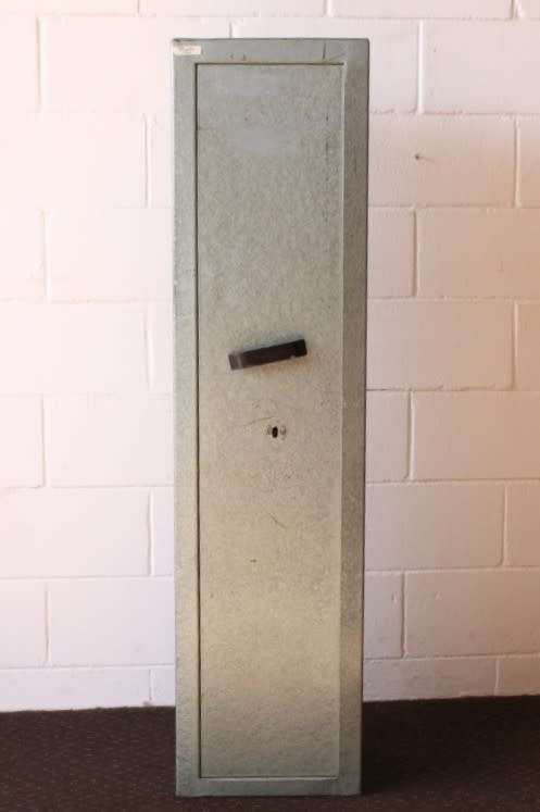 A well made 1.3m tall 4-rifle steel safe with a hand-gun/ ammunition/ key shelf