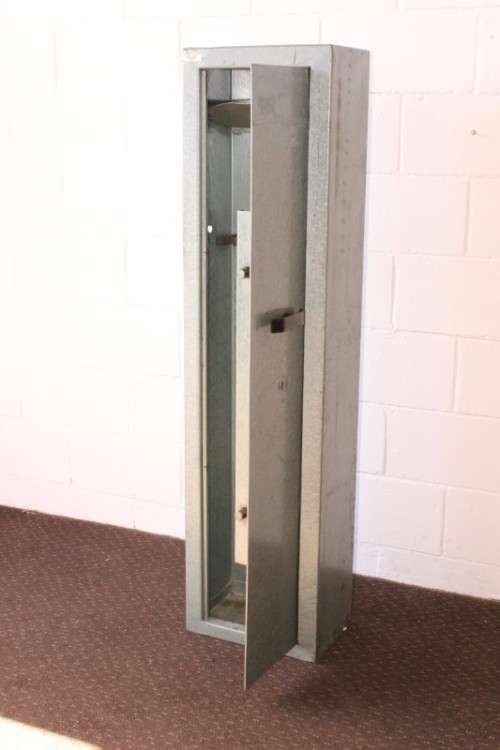A well made 1.3m tall 4-rifle steel safe with a hand-gun/ ammunition/ key shelf