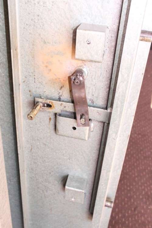 A well made 1.3m tall 4-rifle steel safe with a hand-gun/ ammunition/ key shelf