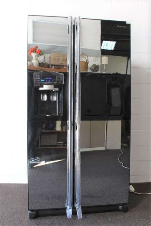 **RS17** Samsung mirror finish (Model RS21HFCMR) 524 litre side-by-side fridge-freezer w/ ice maker