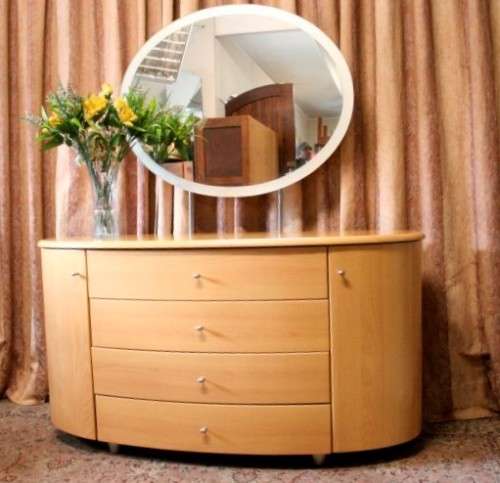 **RS17** A modern styled dressing table with 4 large drawers, side cupboards and an oval mirror