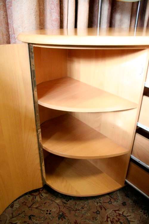 **RS17** A modern styled dressing table with 4 large drawers, side cupboards and an oval mirror