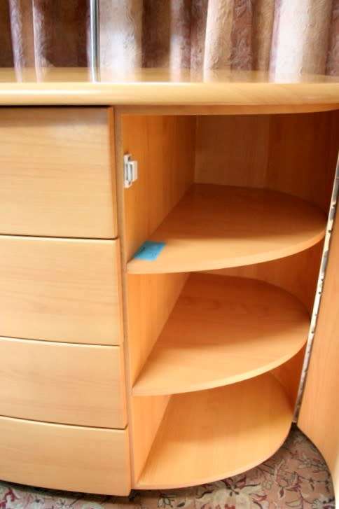 **RS17** A modern styled dressing table with 4 large drawers, side cupboards and an oval mirror