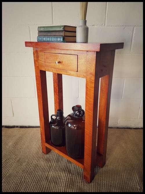 **RS17** Amazing Mahogany single-drawer pedestal w/ modern design - perfect lamp table for a hallway