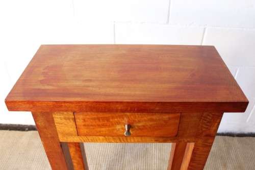 **RS17** Amazing Mahogany single-drawer pedestal w/ modern design - perfect lamp table for a hallway