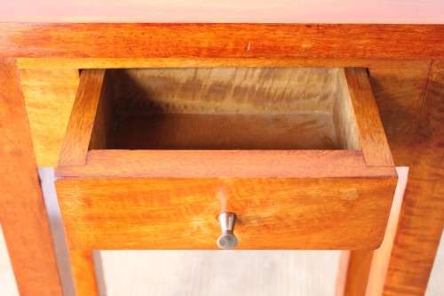 **RS17** Amazing Mahogany single-drawer pedestal w/ modern design - perfect lamp table for a hallway