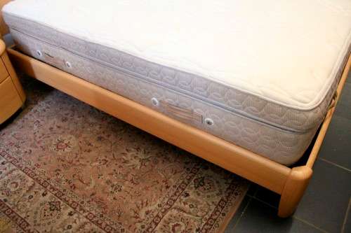 **RS17** A stylish modern Queen bed headboard & base with a Sealy mattress and two pedestals