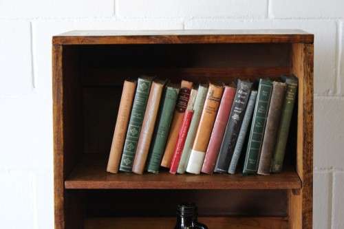 **RS17** Wonderful dark wood bookcase w three shelves - ample space for books or even collectables!