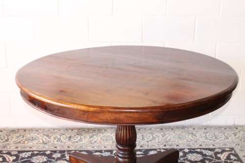 A stunning and solidly made antique Victorian round Rosewood hall/ foyer table with carved feet