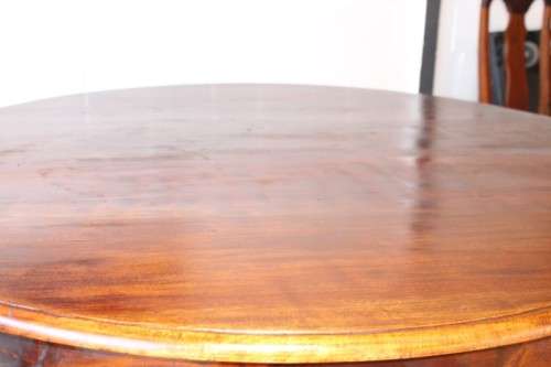 A stunning and solidly made antique Victorian round Rosewood hall/ foyer table with carved feet