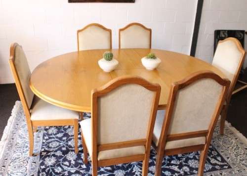 **RS17** Vintage Oak 6-seater extendable dining room table w/ 6x solid oak upholstered chairs