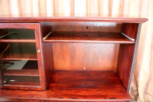 **RS17** A fantastic (Oak) stained Mahogany TV-Cabinet w/ ample space for an entertainment system