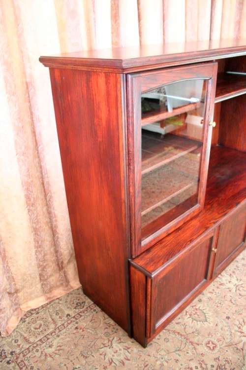 **RS17** A fantastic (Oak) stained Mahogany TV-Cabinet w/ ample space for an entertainment system
