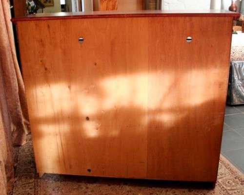 **RS17** A fantastic (Oak) stained Mahogany TV-Cabinet w/ ample space for an entertainment system