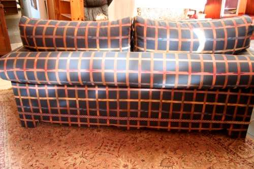 **RS17** A top-quality (202cm long) luxuriously upholstered sofa couch w/ quality finishes - Wow!!!