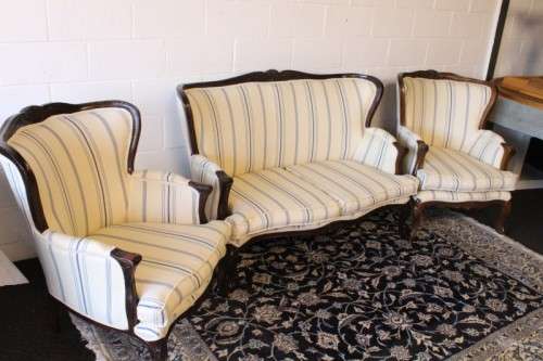 **RS17** Beautiful, newly upholstered Queen Anne lounge suite w/ a 2-seater settee & 2x armchairs