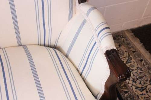 **RS17** Beautiful, newly upholstered Queen Anne lounge suite w/ a 2-seater settee & 2x armchairs