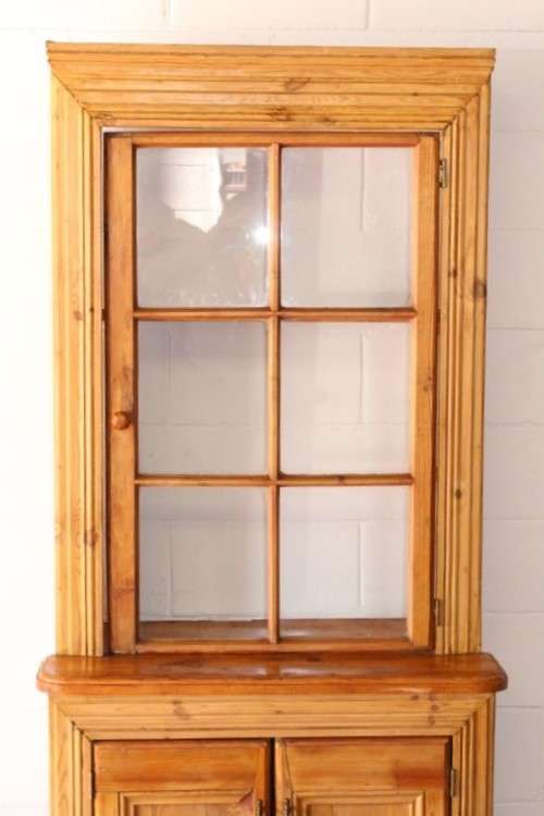 **RS17** An awesome antique (2m tall) solid Oregon cabinet w/ a large glass panelled door & cupboard