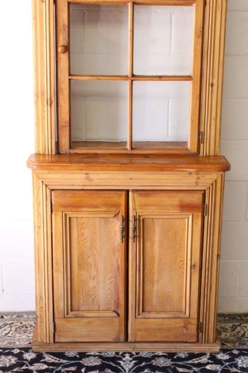 **RS17** An awesome antique (2m tall) solid Oregon cabinet w/ a large glass panelled door & cupboard