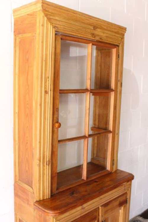 **RS17** An awesome antique (2m tall) solid Oregon cabinet w/ a large glass panelled door & cupboard