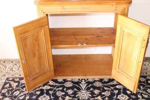 **RS17** An awesome antique (2m tall) solid Oregon cabinet w/ a large glass panelled door & cupboard