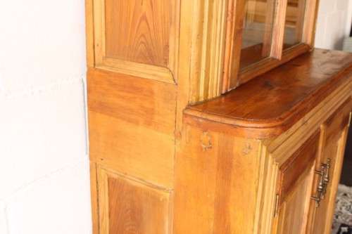 **RS17** An awesome antique (2m tall) solid Oregon cabinet w/ a large glass panelled door & cupboard