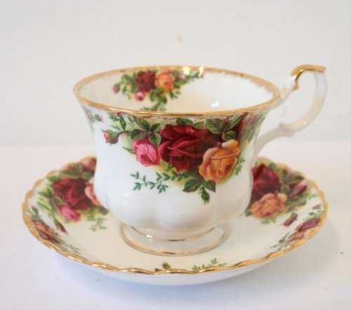 **RS17** A gorgeous, dainty vintage "Royal Albert" fine bone china "Old Country Roses" pattern duo.