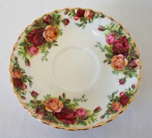 **RS17** A gorgeous, dainty vintage "Royal Albert" fine bone china "Old Country Roses" pattern duo.