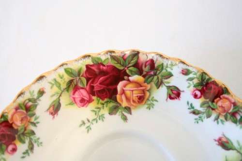 **RS17** A gorgeous, dainty vintage "Royal Albert" fine bone china "Old Country Roses" pattern duo.