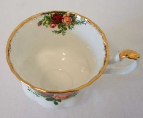 **RS17** A gorgeous, dainty vintage "Royal Albert" fine bone china "Old Country Roses" pattern duo.