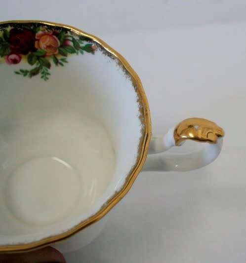 **RS17** A gorgeous, dainty vintage "Royal Albert" fine bone china "Old Country Roses" pattern duo.